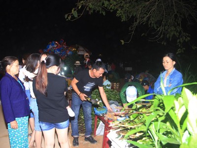 Chợ đình Bích La được xem là một phiên chợ đặc biệt, chỉ diễn ra một lần duy nhất trong năm.