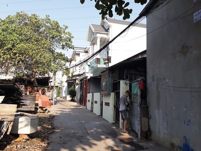 Tìm mua những căn nhà cũ trong hẻm để sửa chữa rồi bán lại được nhiều nhà đầu tư coi là cách đầu tư tốt