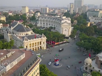 Tuyến xe buýt “bon bon” tìm hiểu thành phố Hà Nội kết nối với 5 bảo tàng là những điểm dừng chân để các phóng viên tìm hiểu sâu hơn về Hà Nội