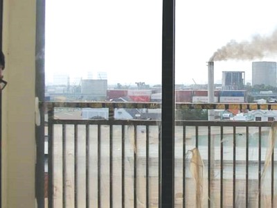 Cột khói của Nhà máy giấy Giấy Xuân Đức ảnh hưởng lớn tới cư dân sinh sống tại Dự án Him Lam Phú An