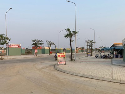 Nếu trước đây tại khu đô thị Golden Hills (Đà Nẵng) có hàng trăm văn phòng "cò" đất vây quanh, thì nay đã "bay" đi hết. Ảnh: Đình Sơn