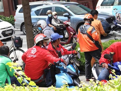 Tài xế Grab và Go-Viet tại TP.HCM. Ảnh: Phúc Minh.