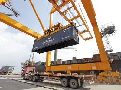 Hệ thống cảng biển và logistics của Việt Nam cần được đầu tư phát triển bài bản để đáp ứng những mục tiêu mà các chiến lược phát triển kinh tế biển đã đề ra.