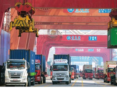 Cuộc chiến thương mại Mỹ - Trung sẽ không sớm chấm dứt, điều này đặt ra không ít thách thức cho nền kinh tế Việt Nam nếu muốn tăng tốc, bứt phá trong giai đoạn sau.