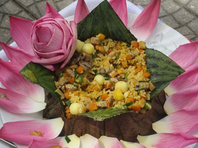 Cơm hấp lá sen