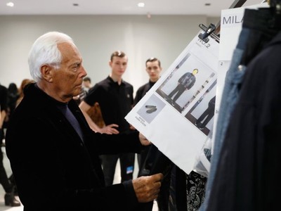 “Đôi cánh Đại Bàng” Emporio Armani và sự cách tân của một thương hiệu xa xỉ