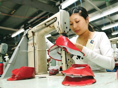 Giày dép, túi xách là những mặt hàng xuất khẩu của Việt Nam được các thị trường lớn ưa chuộng. Ảnh: Đức Thanh