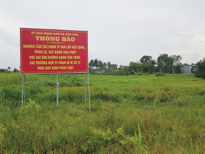 Không có cảnh tấp nập người người đi săn đất, chỉ có những tấm biển cấm phân lô bán nền trái phép của chính quyền địa phương