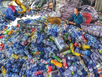 Điểm thu mua rác thải nhựa tại làng Triều Khúc (quận Thanh Xuân, TP. Hà Nội). Ảnh: Ngọc Thành