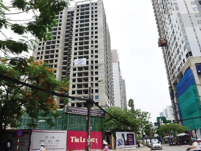 Những con đường nhỏ ngày càng chật chội, hun hút chung cư. Ảnh: Dũng Minh