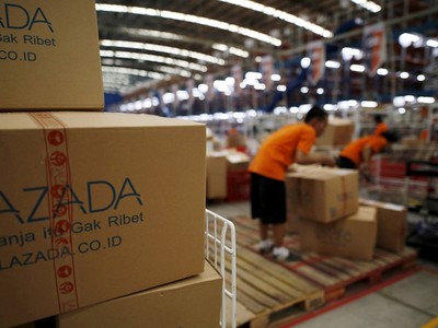 Lazada được Alibaba đầu tư tới 4 tỷ USD. Ảnh: Reuters. 
