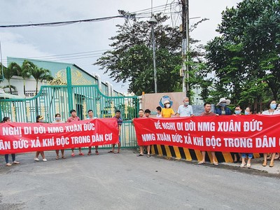 Người dân yêu cầu di dời 
Nhà máy Giấy Xuân Đức