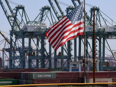 OECD nhận định tranh chấp thương mại Mỹ - Trung đang đe dọa triển vọng tăng trưởng của các nền kinh tế lớn trên thế giới. Ảnh minh họa: AFP