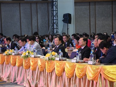 Khai mạc Diễn đàn Doanh nhân Việt Nam “Tổ quốc gọi tên mình”