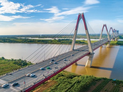 Cầu Nhật Tân giúp tăng khả năng kết nỗi giữa Đông Anh và khu nội đô Hà Nội. Ảnh: Shutterstock