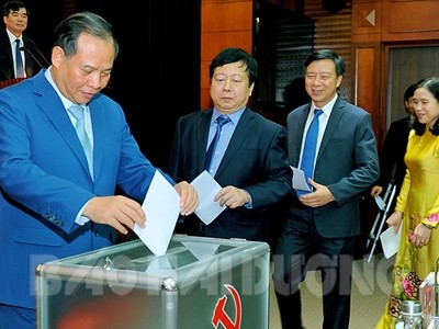 Các đại biểu bỏ phiếu tại Hội nghị. Ảnh: baohaiduong.vn