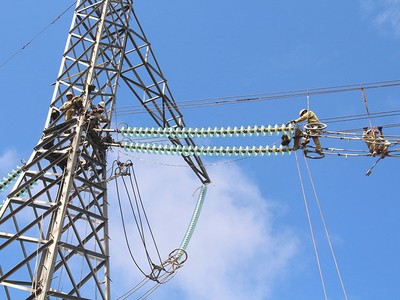 Công ty cổ phần Đầu tư xây dựng Trung Nam (Công ty Trung Nam) đã đề nghị xây dựng đồng thời 15,5 km đường dây truyền tải 500 kV.