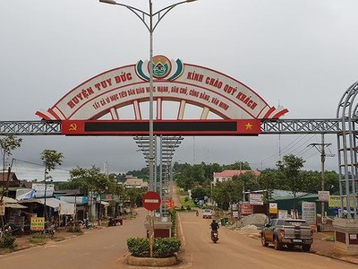 Viện kiểm sát Nhân dân tỉnh Đắk Nông truy tố 9 bị can là nguyên cán bộ huyện Tuy Đức liên quan đến sai phạm về đất đai.