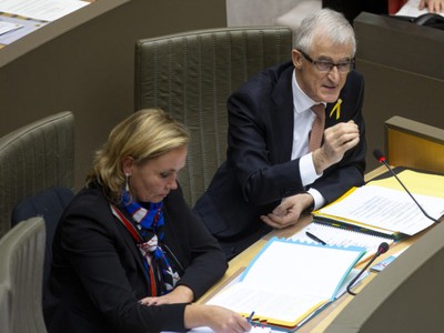 Nghị sĩ châu Âu Geert Bourgeois (phải). Ảnh: AFP