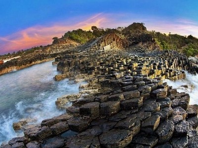 Thắng cảnh gành Đá Đĩa tỉnh Phú Yên.