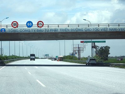 Tổng công ty Đầu tư phát triển đường cao tốc Việt Nam (VEC) là chủ đầu tư dự án cao tốc Bến Lức - Long Thành.
