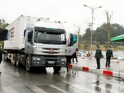 Lái xe đến từ một số tỉnh, thành phố của Việt Nam không được giao, nhận hàng hóa nhập khẩu sang Trung Quốc.