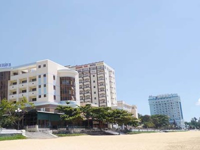 Ba khách sạn ven biển Quy Nhơn đang được tỉnh Bình Định đưa vào kế hoạch di dời