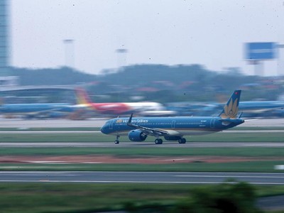 Năm 2020, ngành GTVT tiếp nhận thêm khoảng 20.000 tỷ đồng cho các dự án đầu tư công, trong đó có Dự án nâng cấp, cải tạo đường cất hạ cánh tại sân bay Nội Bài. Ảnh: Đức Thanh