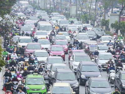 Năm 2017, dân số Hà Nội đã lên đến trên 9,6 triệu người, lớn hơn dân số dự báo đến năm 2030- Ảnh: QP