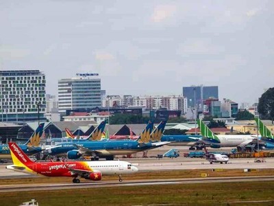 Khung cảnh bắt đầu nhộn nhịp trở lại tại sân bay Tân Sơn Nhất sau khi được nới lệnh giãn cách xã hội, nhất là trong những ngày cuối tuần.