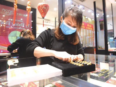 Vàng chưa bao giờ hết vai trò “trú ẩn cuối cùng”