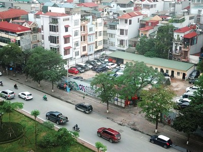 Khu đất 125 Văn Cao (Hà Nội) đang trưng dụng làm bãi gửi xe