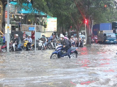 Việc xác định đơn giá chống ngập để phục vụ công tác đấu thầu, kinh phí từ nguồn ngân sách nên người dân không phải trả tiền (ảnh: Trọng Tín)