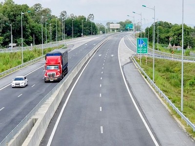 Nếu xét theo nhu cầu vận tải và tính kết nối với các đầu tàu kinh tế, các dự án PPP thành phần được lựa chọn ưu tiên từ cao xuống thấp là Dầu Giây – Phan Thiết, Mai Sơn – Quốc lộ 45, Quốc lộ 45 – Nghi Sơn; Diễn Châu – Bãi Vọt; Vĩnh Hảo – Phan Thiết; Cam Lâm – Vĩnh Hảo; Nha Trang – Cam Lâm và Nghi Sơn.