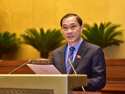 Chủ nhiệm Uỷ ban Kinh tế Vũ Hồng Thanh báo cáo tiếp thu, giải trình.