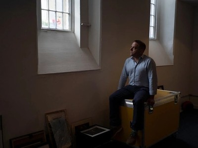 Brian Byrnem là chủ một công ty tổ chức sự kiện ở đông nam Ireland. Ảnh: NYT