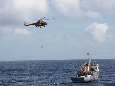 Phòng thủ dân sự đặt dưới sự lãnh đạo, chỉ đạo trực tiếp, toàn diện của Đảng, sự quản lý thống nhất của Chính phủ, trực tiếp là sự lãnh đạo, chỉ đạo của các cấp ủy đảng, quản lý, điều hành của chính quyền các cấp và người đứng đầu các cơ quan, tổ chức; phát huy sức mạnh tổng hợp của cả hệ thống chính trị và toàn dân.