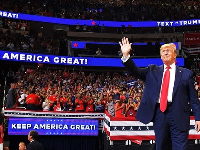 Tổng thống Mỹ Donald Trump cho rằng, người cuối cùng mà Nga muốn gặp ở văn phòng (Nhà Trắng) là ông. Ảnh: AFP