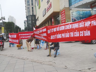 Không khó để bắt gặp các hình ảnh này ở một số chung cư trên địa bàn Hà Nội trong thời gian qua