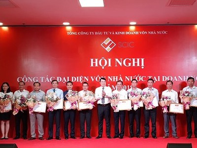 Lãnh đạo SCIC trao bằng khen cho những người đại diện vốn tại doanh nghiệp xuất sắc