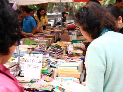 Chợ sách hút khách cuối tuần