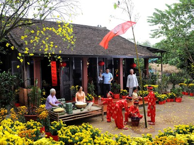 Nắm bắt xu hướng và văn hóa sẽ giúp các thương hiệu tiếp cận tốt hơn với khách hàng qua các TVC Tết. Ảnh: Internet.