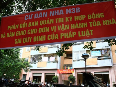 Cư dân N3B đang rất bức xúc với cách hành xử của Ban Quản trị. Ảnh: Thành Nguyễn.