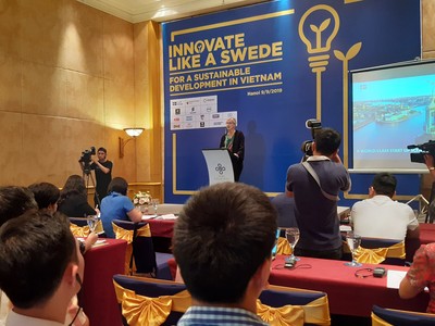 Tân Đại sứ Thụy Điển, bà Ann Mawe phát động cuộc thi. Ảnh: Thành Nguyễn. 