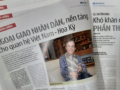 Báo giấy vẫn được nhiều độc giả yêu thích. Ảnh: Thành Nguyễn.