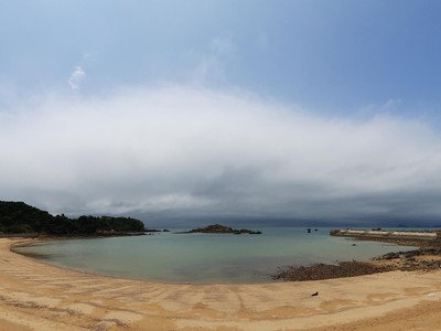 Bãi "Trăng lưỡi liềm" trước Đồn biên phòng số 6. Ảnh: Thành Nguyễn.