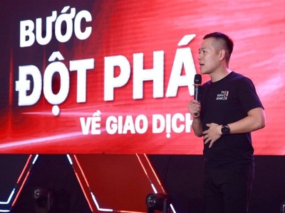 Ông Nguyễn Hoàng Giang, Chủ tịch HĐQT DNSE phát biểu tại một sự kiện của DNSE.