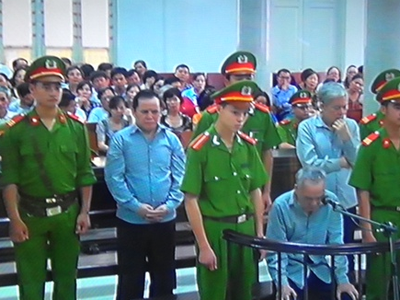 Các bị cáo tại Tòa (ảnh chụp qua màn hình)