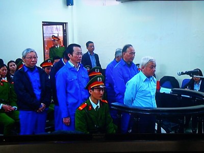 Các bị cáo nghe tuyên án