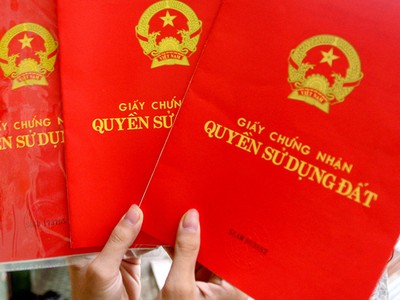 Lào Cai: Cán bộ Phòng Tài nguyên môi trường nhận tiền “bôi trơn” làm 17 sổ đỏ sai quy định